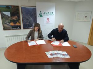 CÁRITAS DIOCESANA CIUDAD REAL FIRMA UN CONVENIO CON ASAJA PARA DOTAR AL CAMPO DE MANO DE OBRA